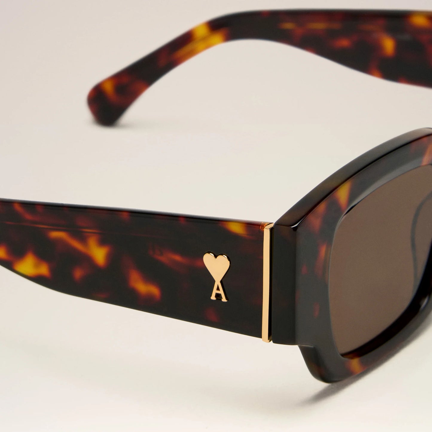 AMI Paris Ami de Coeur Sunglasses (UGL507.AM0004-U)