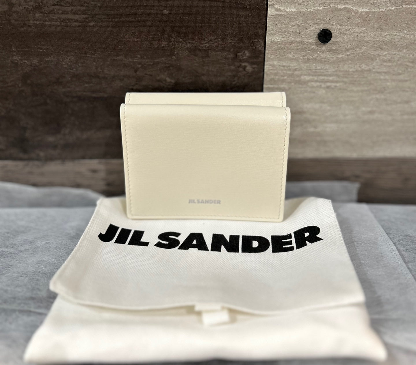 Jil Sander Tiny Bi-Fold Wallet (J07UI0011 P5355)