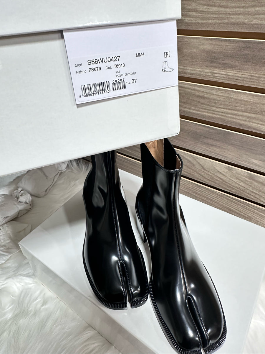 Maison Margiela Tabi City Chelsea Ankle Boots (S58WU0427 PS679)