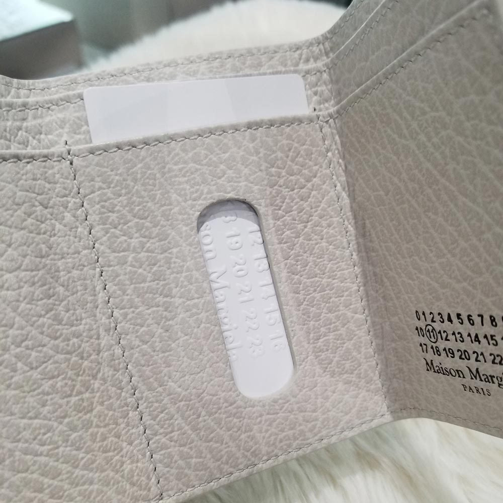Maison Margiela Grained Leather ID Card Holder (S56UI0212)