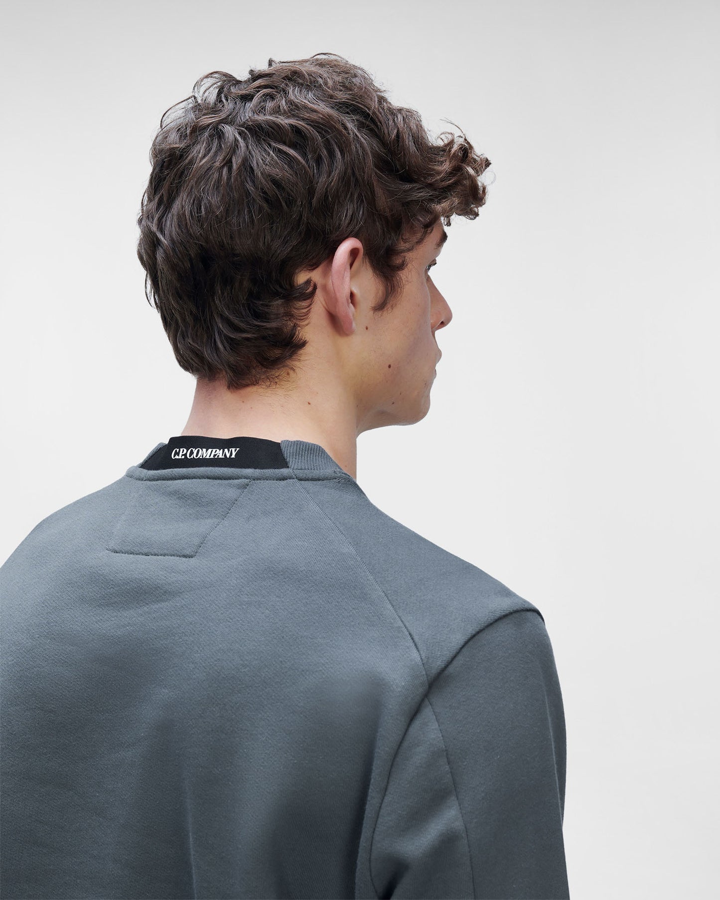 C.P. Company Lens Crewneck Sweatshirt (12CMSS022A 005086W)