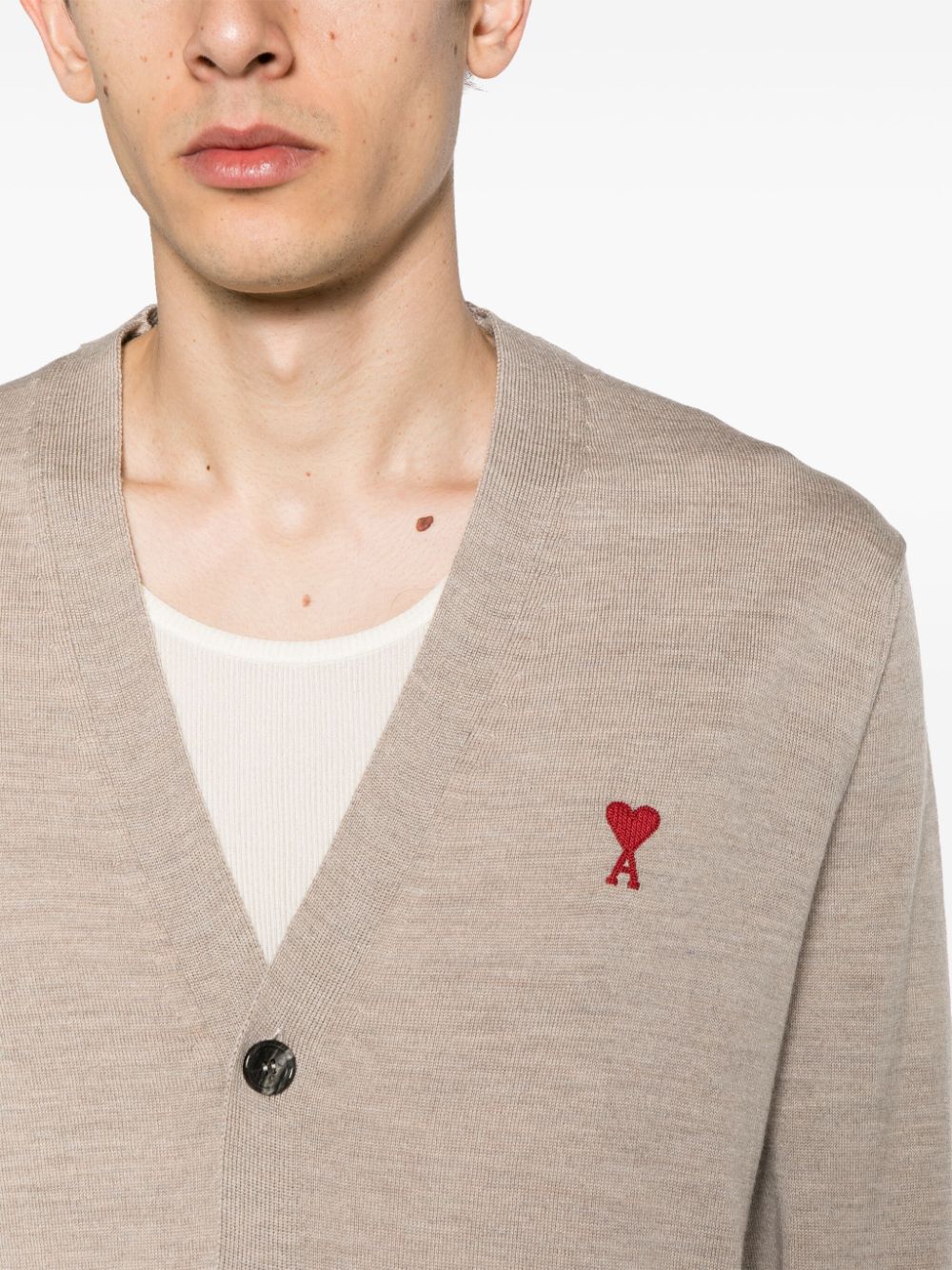 AMI Small Heart Logo Cardigan (HKC111.KN0025)