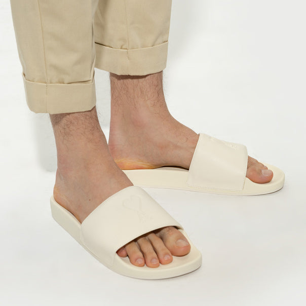 AMI Paris Ami de Coeur Pool Slides (USN400.AA0002)