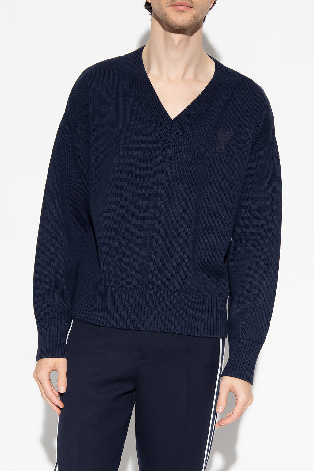 AMI Small Heart Logo V-Neck Knit Sweater (UKS208.016)