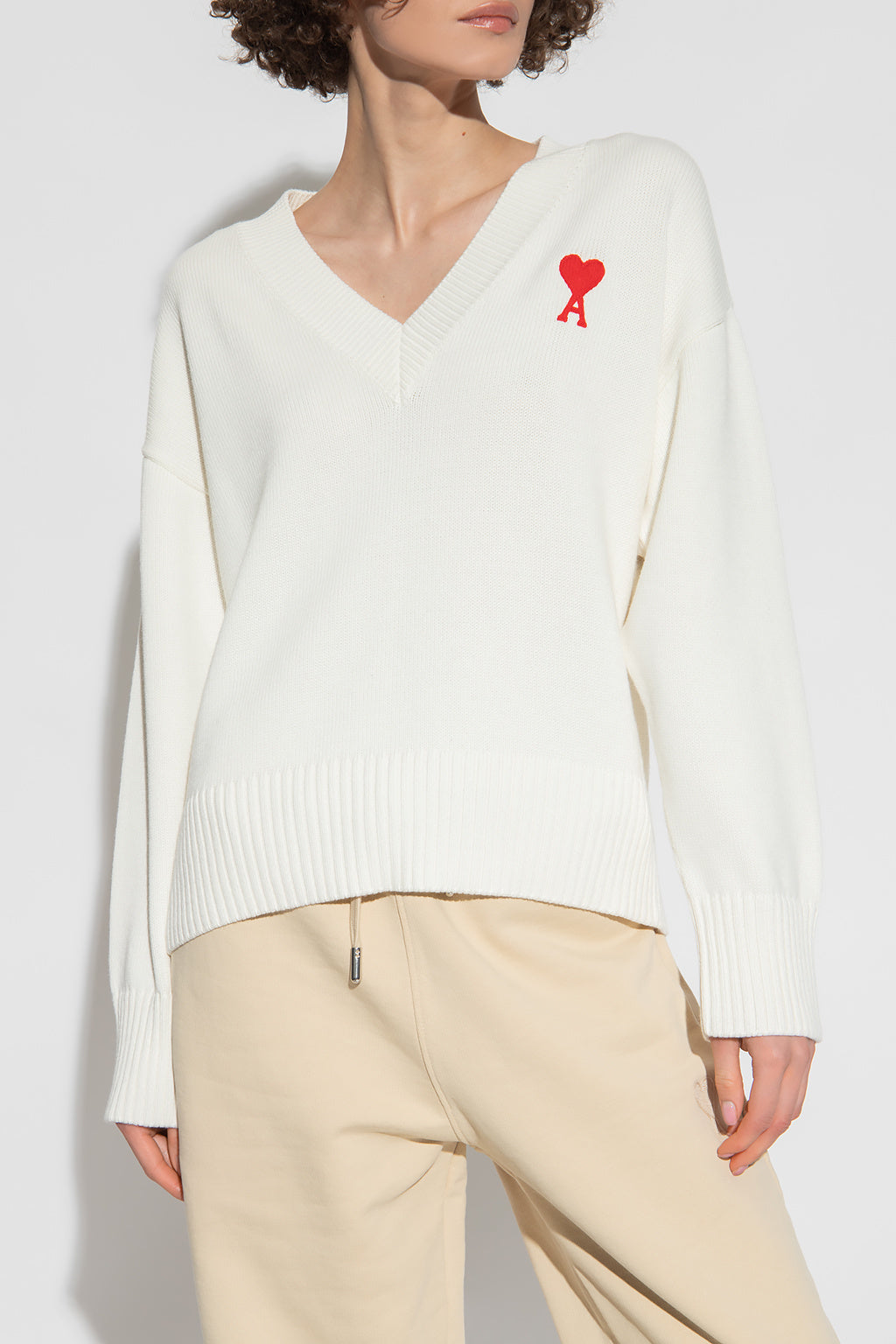 AMI Small Heart Logo V-Neck Knit Sweater (UKS208.016)