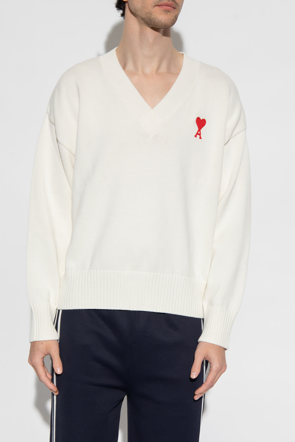 AMI Small Heart Logo V-Neck Knit Sweater (UKS208.016)