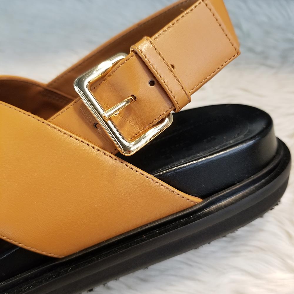 Marni Fussbett Leather Cross-Strap Sandals (FBMS005201 P3614)