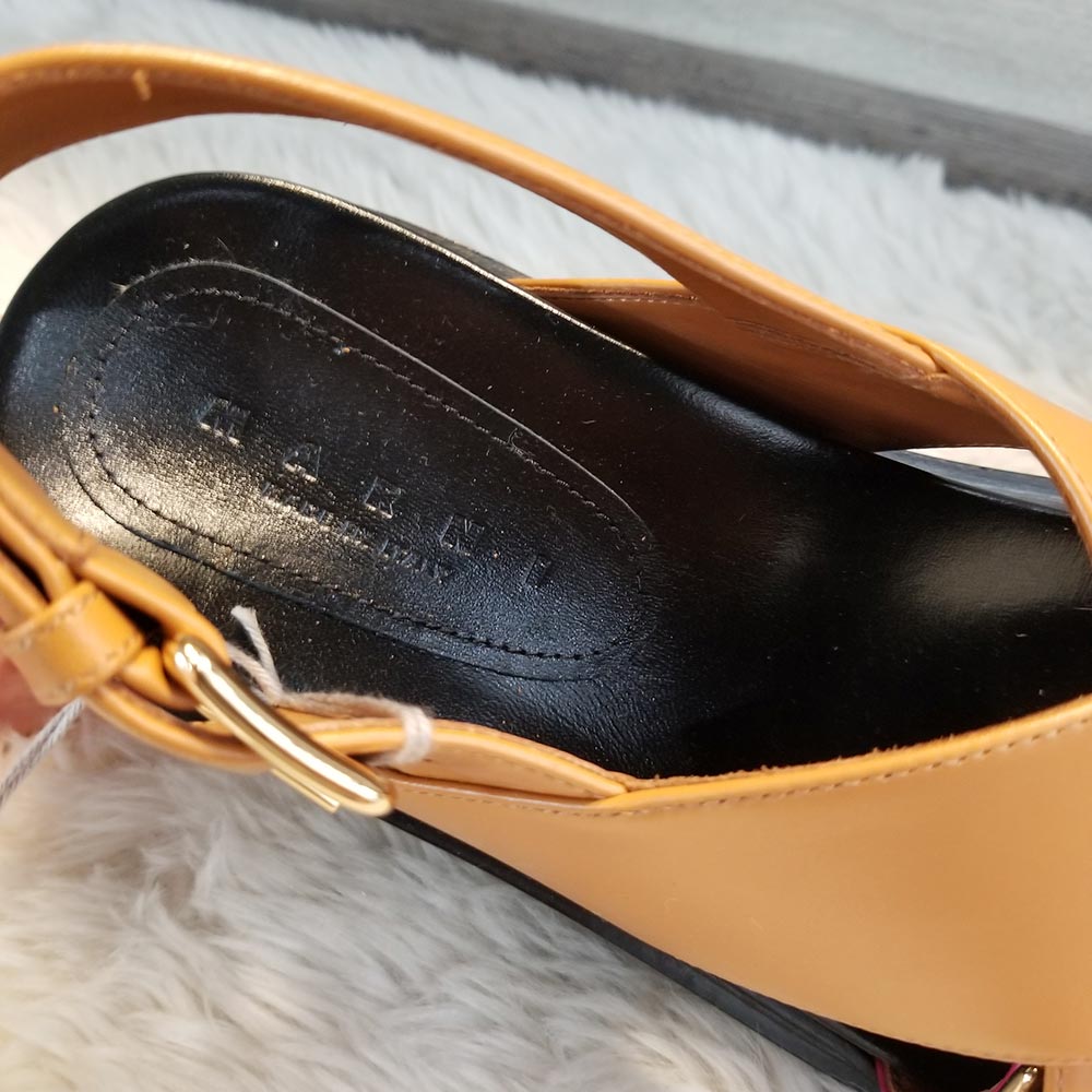 Marni Fussbett Leather Cross-Strap Sandals (FBMS005201 P3614)