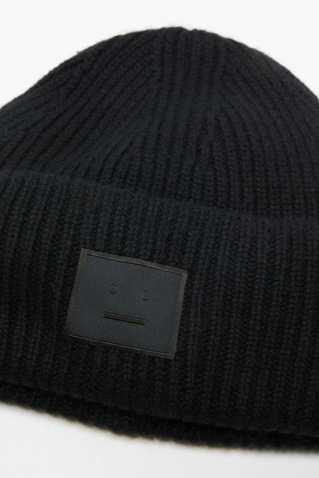 Acne Studios Ribbed Face Logo Beanie (FA-UX-HATS000255)