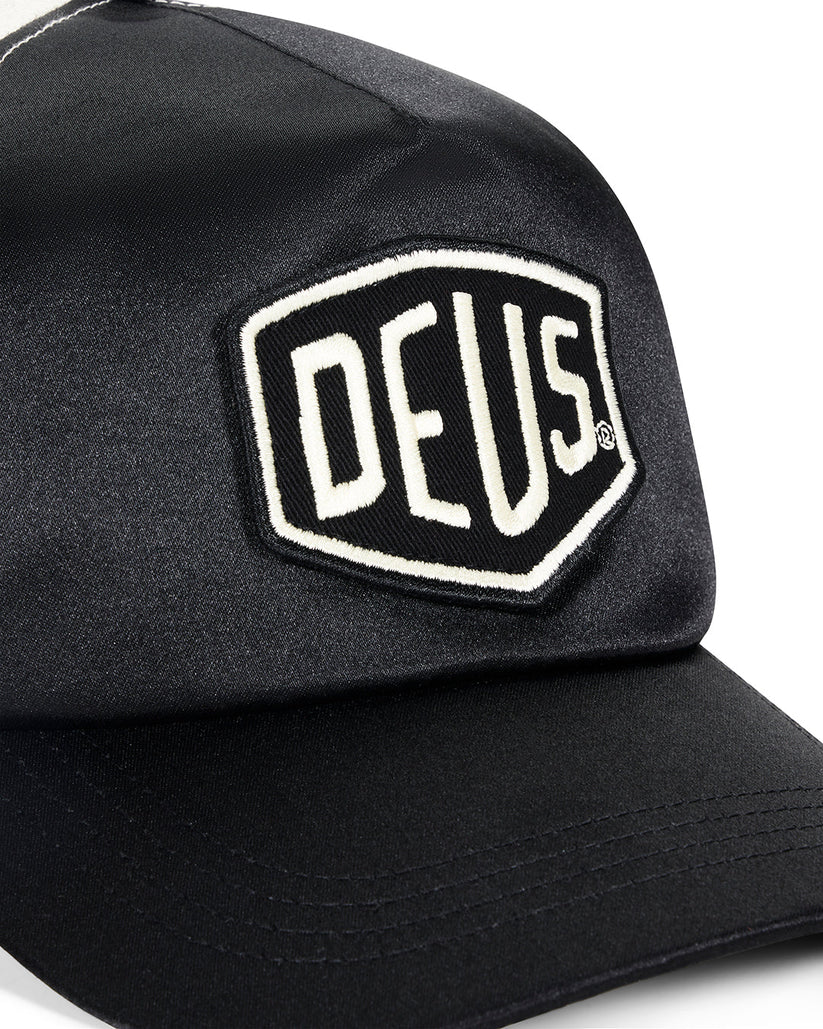 Fugazi Paris Shield Trucker Hat D261WHA846099800 (Black)