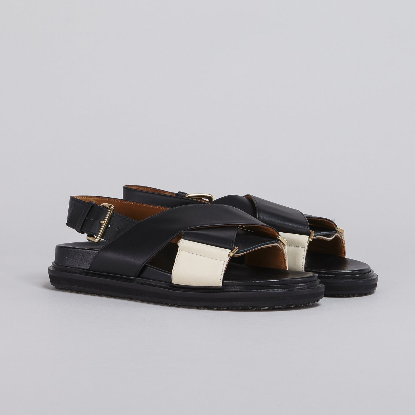 Marni Fussbett Leather Cross-Strap Sandals (FBMS005201 P3614)