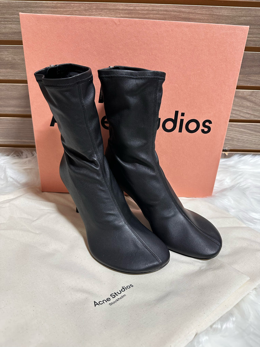 Acne Studios Leather Ankle Boot (AD0857)