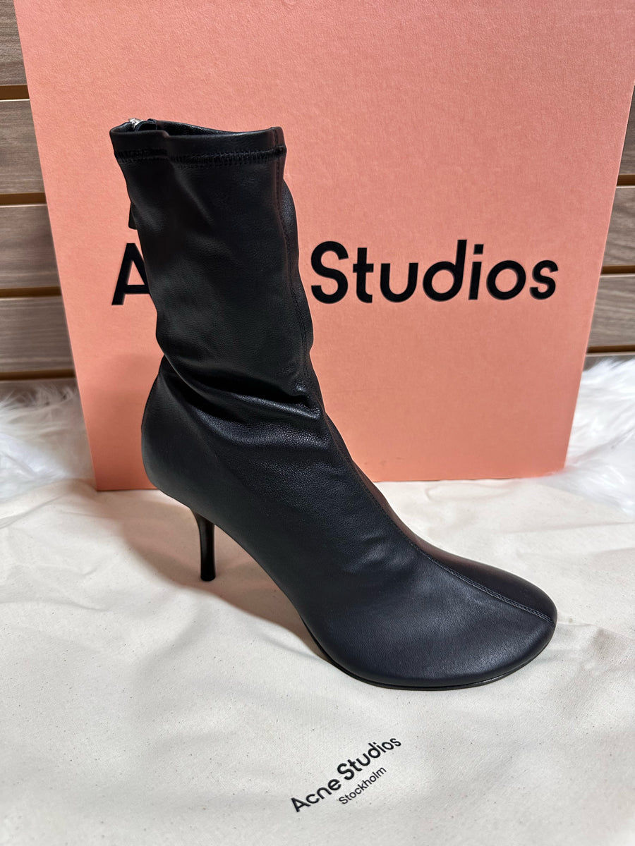 Acne Studios Leather Ankle Boot (AD0857)