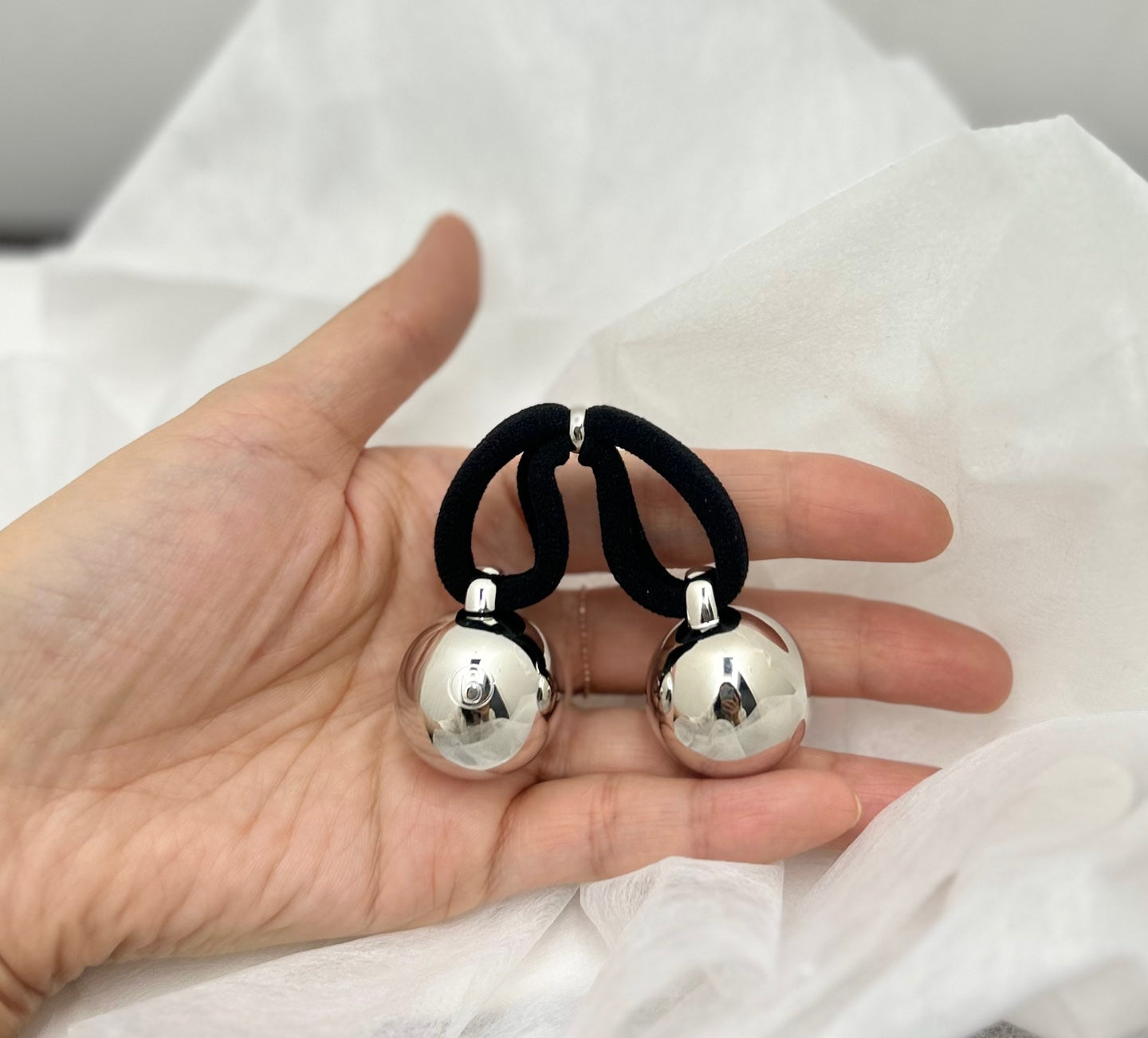 Maison Margiela 6 Silver Sphere Hair Tie (SM6TW0001)