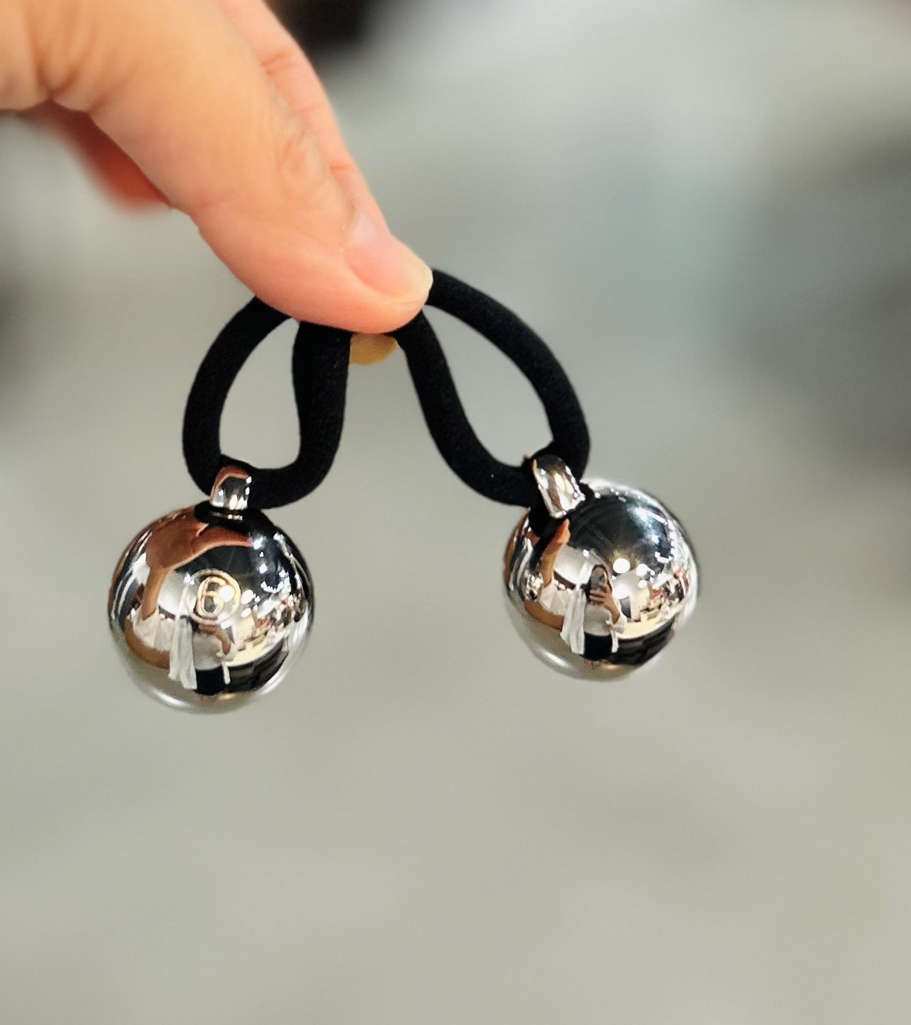 Maison Margiela 6 Silver Sphere Hair Tie (SM6TW0001)