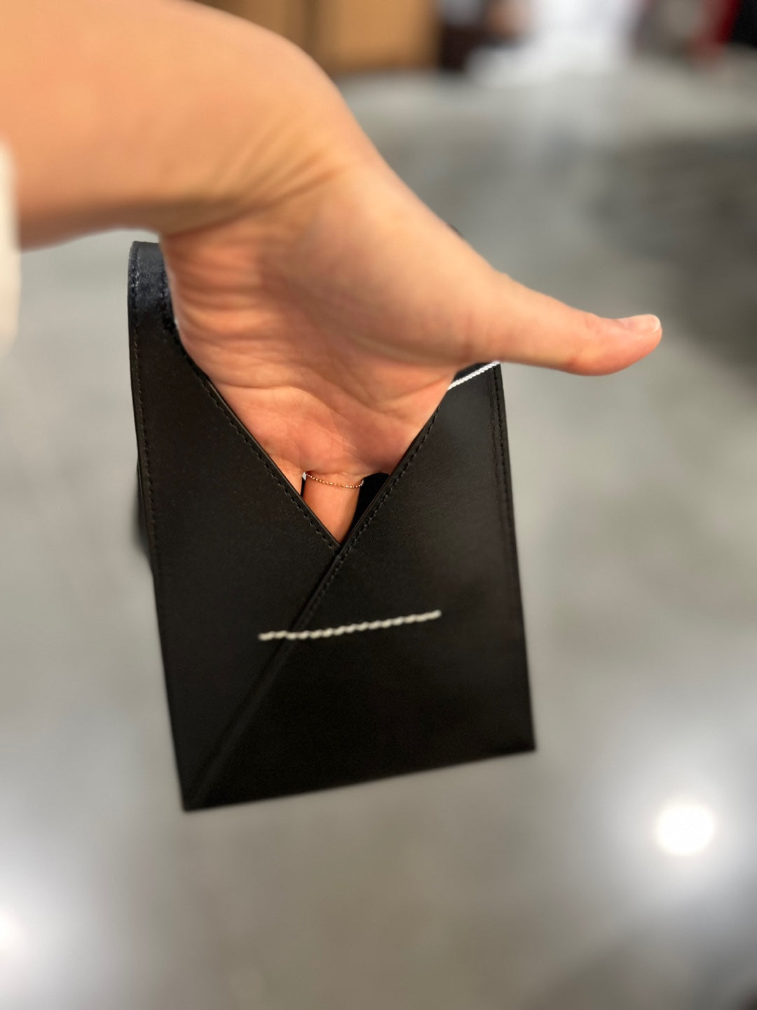 Maison Margiela Japanese Accordion Phone Crossbody (SA5VL0005 P4811)