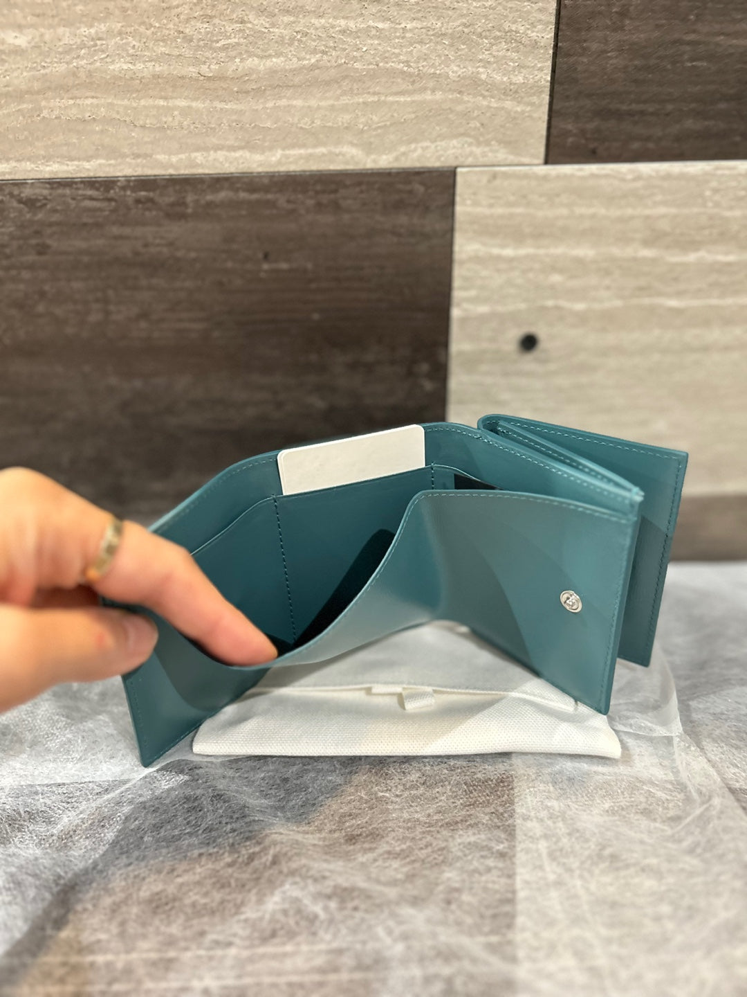 Jil Sander Tiny Bi-Fold Wallet (J07UI0011 P5355)