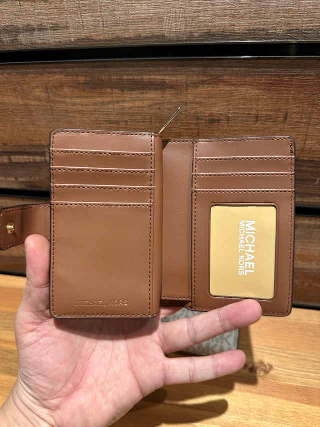 Michael Kors Outlet Medium Signature Logo Wallet (35F8GTVF2B)