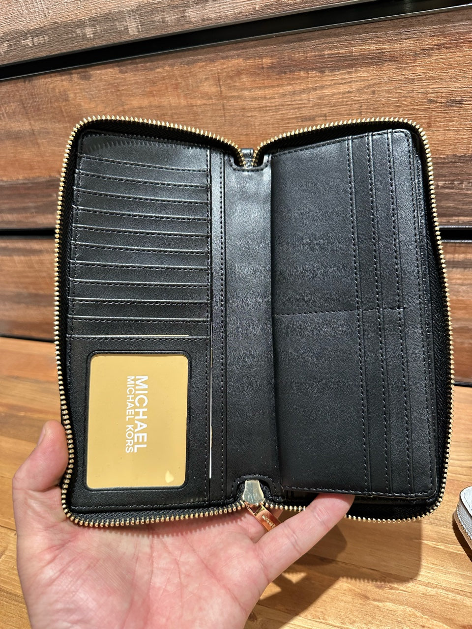 Michael Kors Jet Set Travel Large Travel Continental Wallet (35T7GTVE7L)