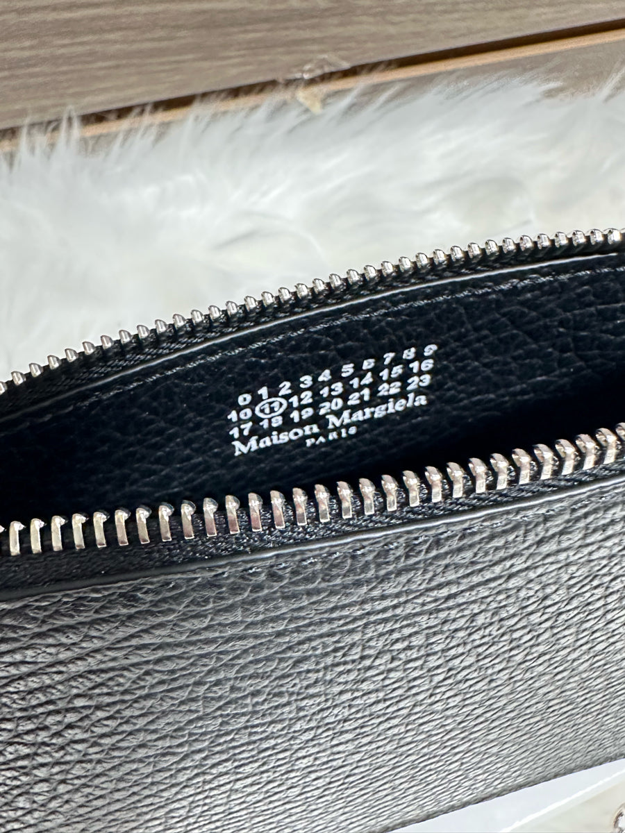 Maison Margiela Four Stitches Zipped Chain Wallet (SA1VL0038 P4455)