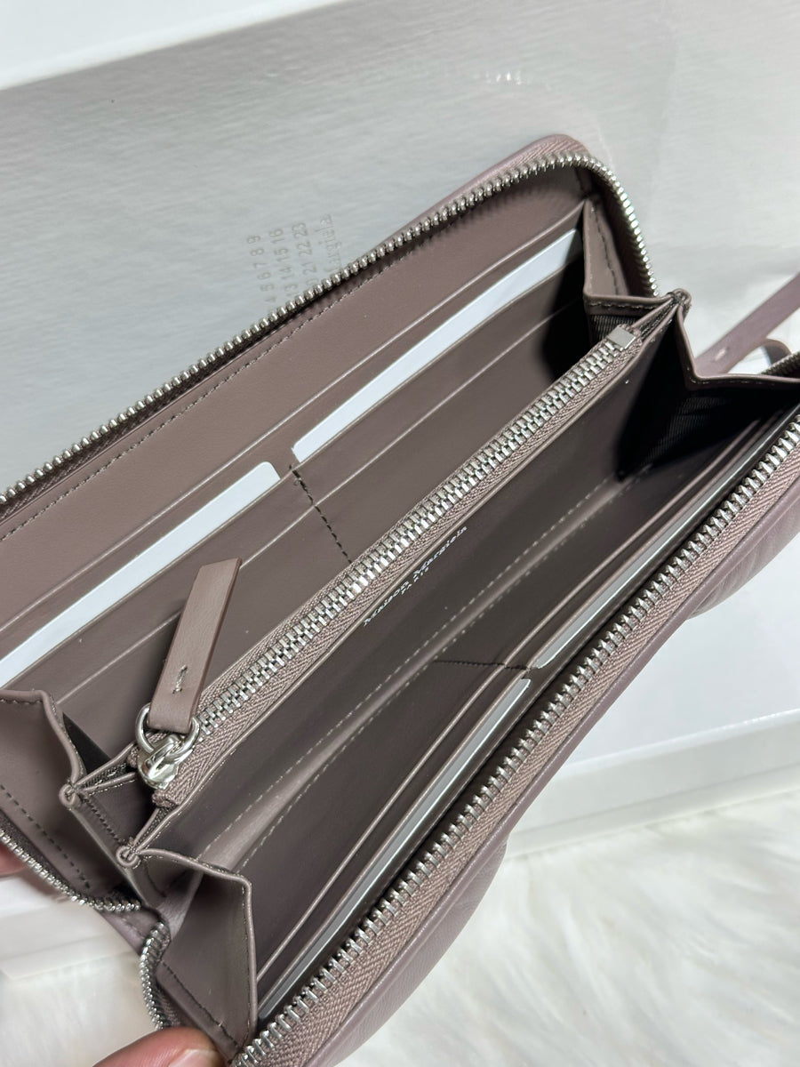 Maison Margiela Glam Slam Zip Around Continental Wallet (SA1UI0030 P6434)