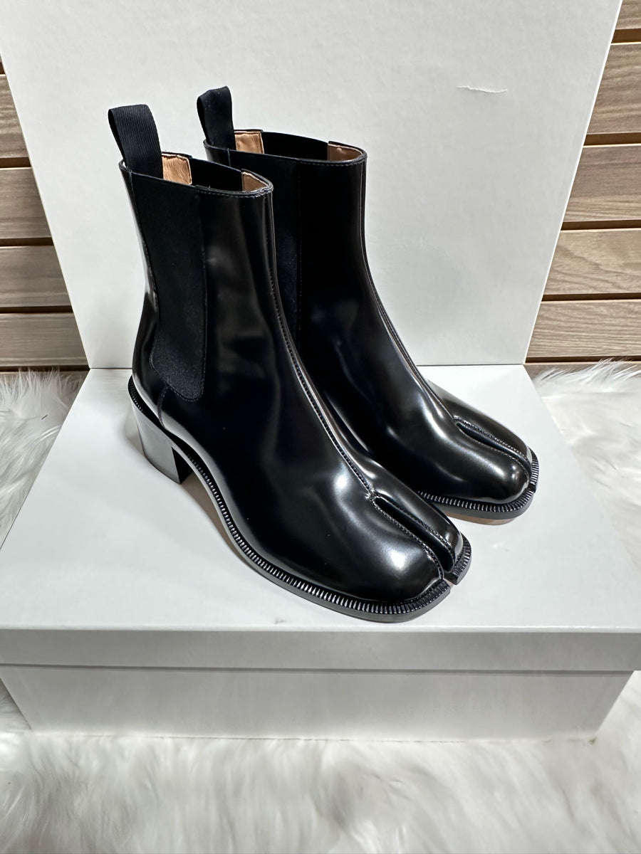 Maison Margiela Tabi City Chelsea Ankle Boots (S58WU0427 PS679)