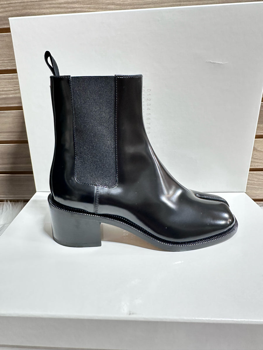 Maison Margiela Tabi City Chelsea Ankle Boots (S58WU0427 PS679)