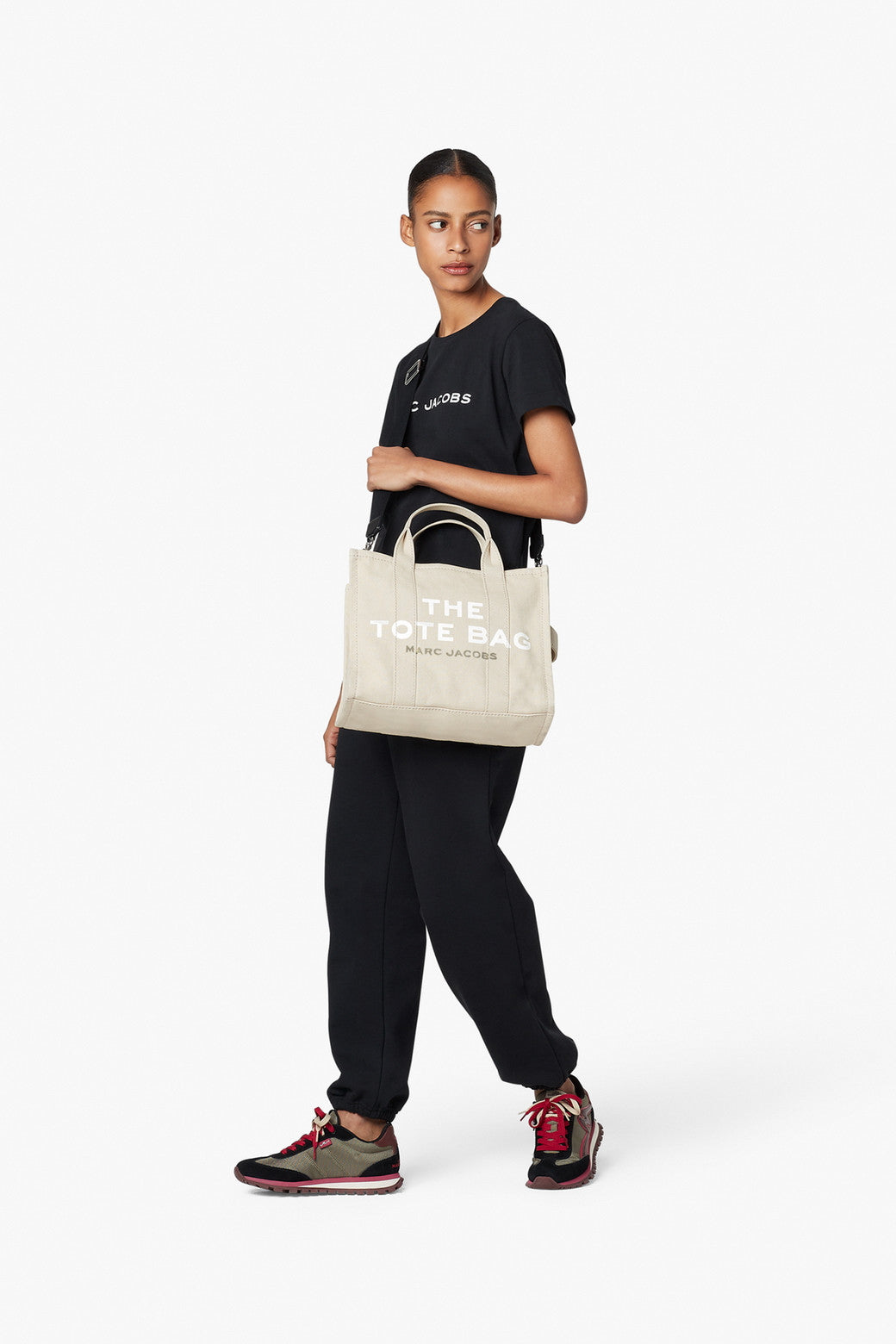 Marc Jacobs The Medium Tote Bag (M0016161-822)