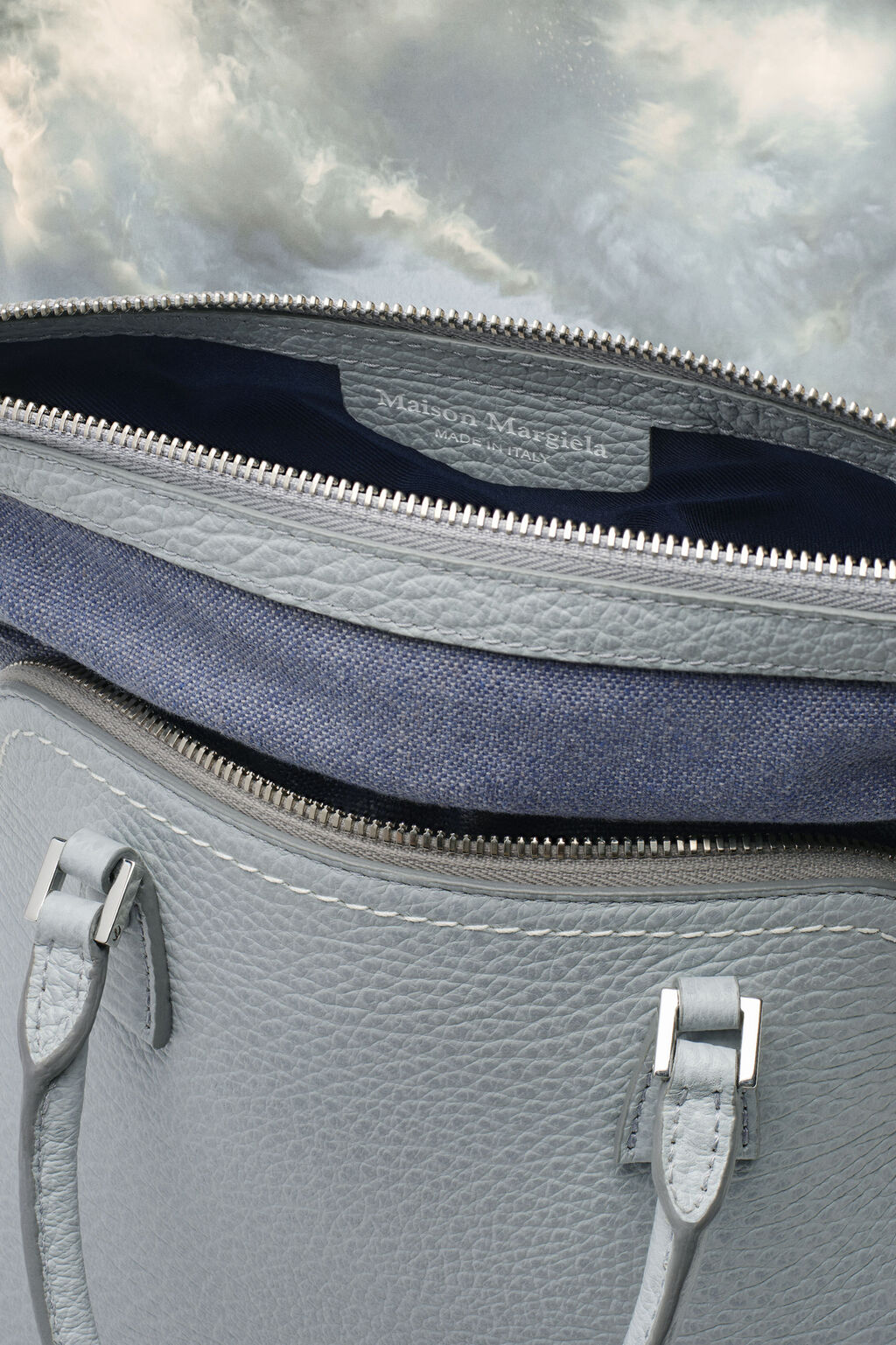 Maison Margiela 5AC Classique Mini Shoulder Bag (S56WG0082 P4455)