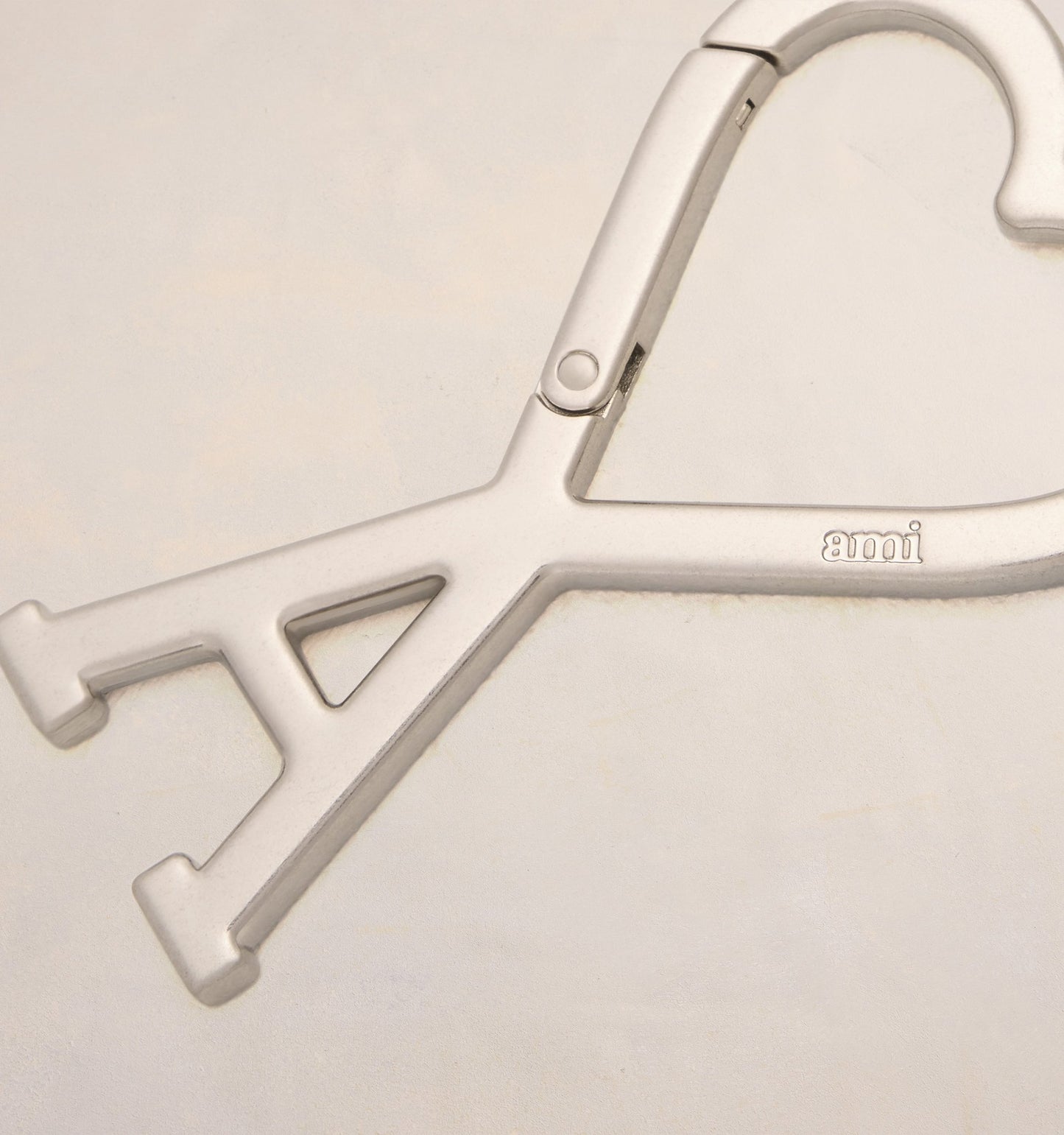 AMI Paris Heart-A Carabiner Keyring (UKR907.369)
