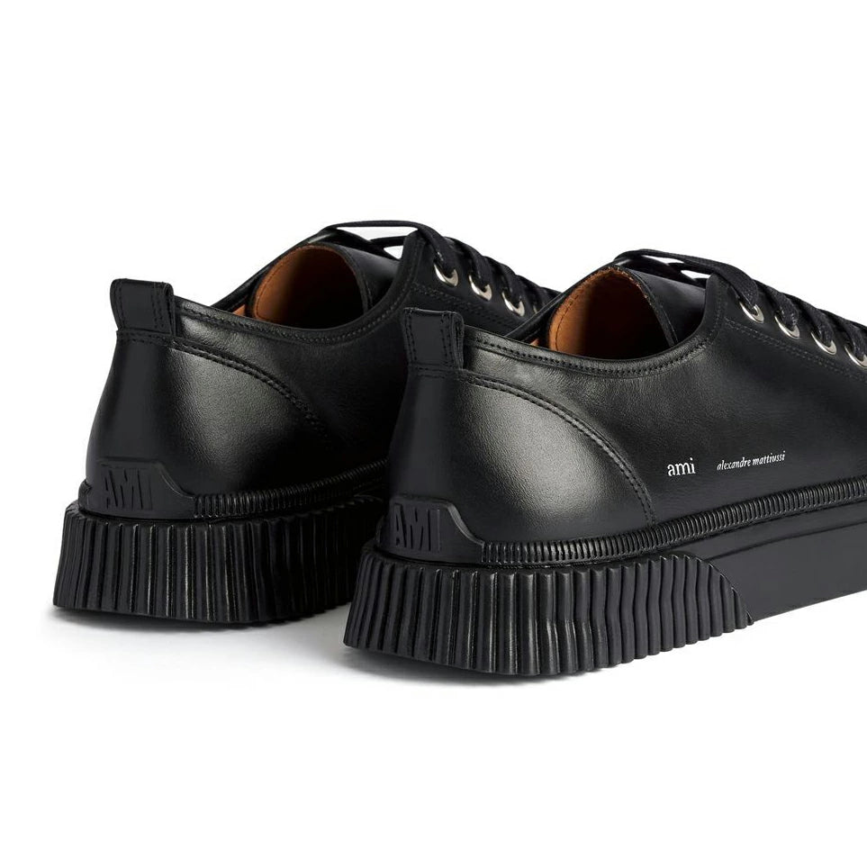 AMI Paris Low Top Logo Sneakers (USN424.853)