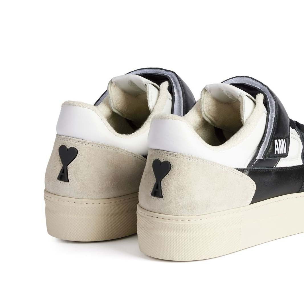 AMI Paris Low Top Ami de Coeur Sneakers (USN421.853)