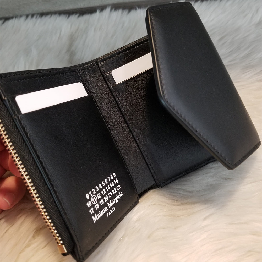 Maison Margiela Four Stitches Envelope Tri-Fold Wallet (S56UI0136 P4303)