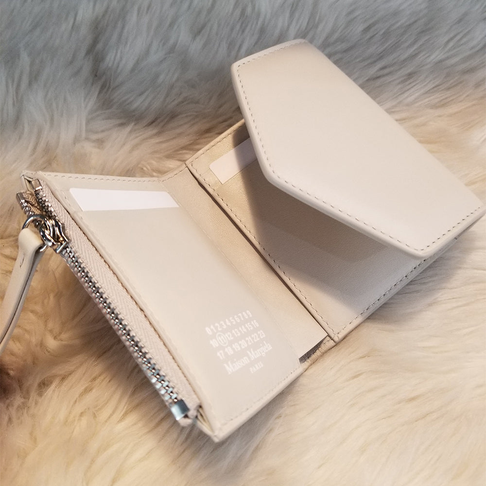 Maison Margiela Four Stitches Envelope Tri-Fold Wallet (S56UI0136 P4303)