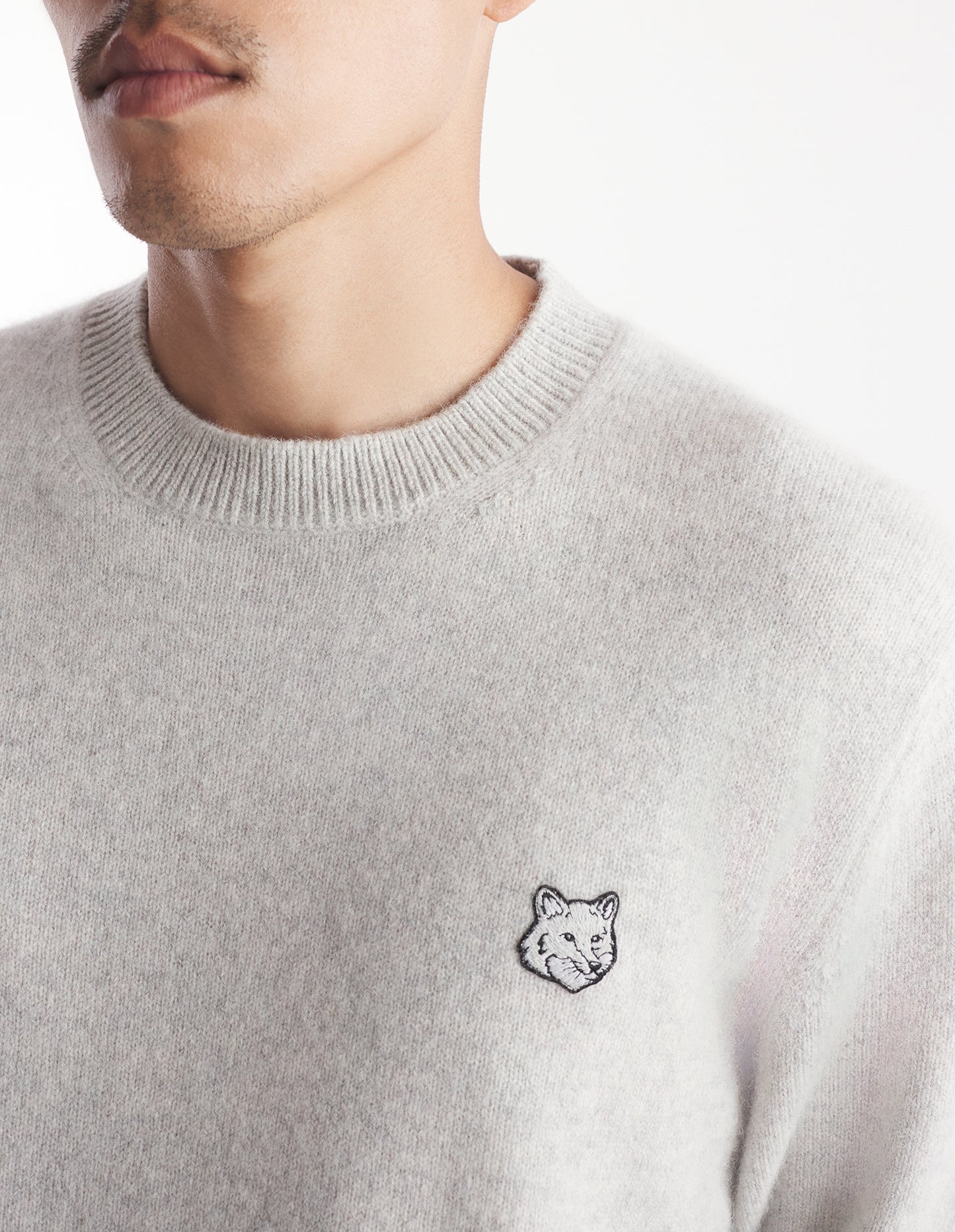 Maison Kitsuné Grey Fox Patch Classic Sweater (MM00815KT1036)