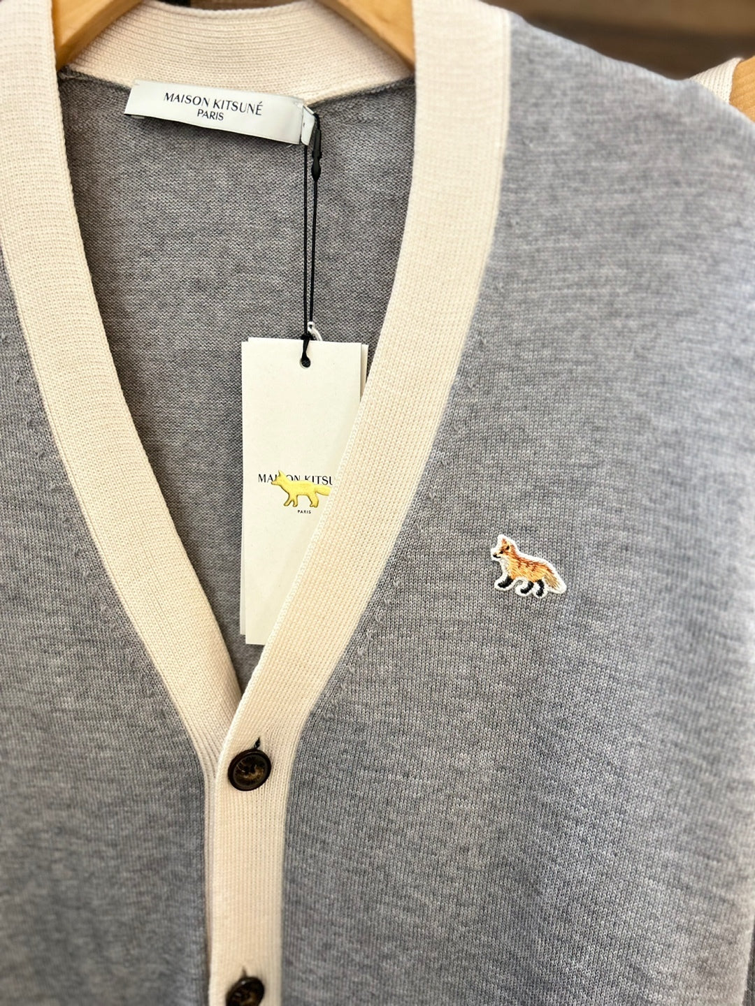 Maison Kitsuné Contrast Trim Fox Head Cardigan (HU00542KT1036)